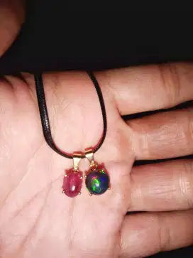 Kalung batu permata Ruby dan Opal kalimaya