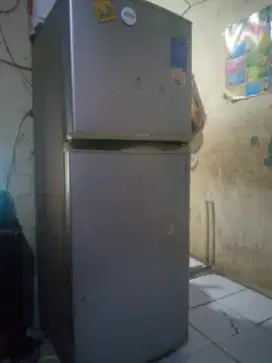 Kulkas minus gk dingin tp msh nyala