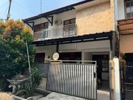 Disewakan Rumah 2 tingkat, dalam komplek