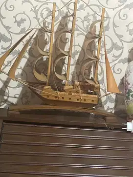 Pajangan antik kayu kapal layar