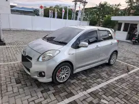 TOYOTA YARIS SILVER METALIC TYPE E MATIC TAHUN 2012