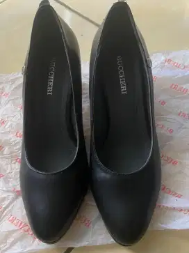 Sepatu Heels Buccheri 6210 Black Size 36 – Seperti Baru
