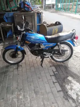 Yamaha rx king 2003 warna biru ss komplit,pajak panjang,tinggal pake.