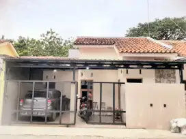 Rumah Trategis di Jalan Utama