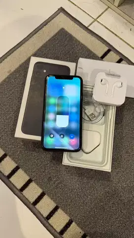 Dijual Iphone 11 Black 64GB Mulus Lengkap Terdaftar