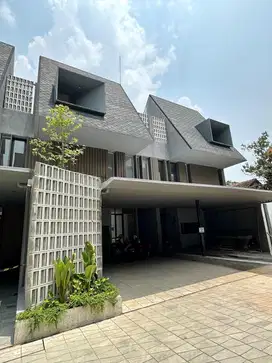 Rumah Dijual Cilandak. Townhouse, Dekat Toll - Akses LEBAR. UNIT BARU