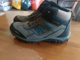 Sepatu gunung Webest