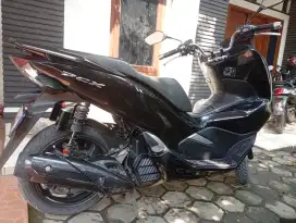 Honda PCX 2018 hitam