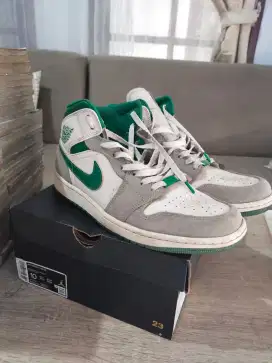 Sepatu Nike Air Jordan 1 Mid SE Size 44
