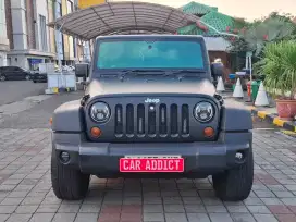 ( km 41rban ) JEEP WRANGLER 3.6 AT, HITAM 2013