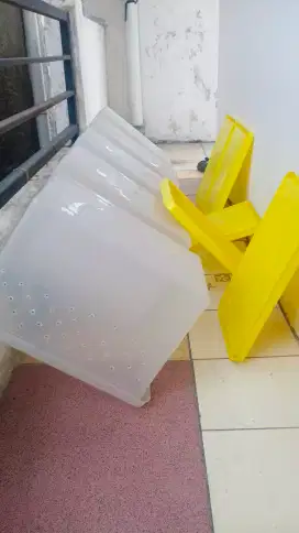 Container box kandang + botol minum