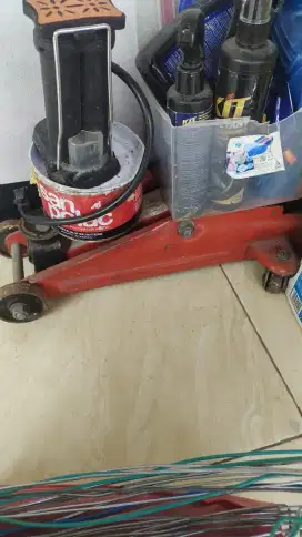 Dongkrak buaya bekas