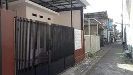 DISEWAKAN RUMAH GUNUNG ANYAR - BARU - MINIMALIS