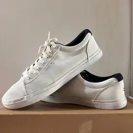 Sepatu Casual Tommy Hilfiger Size 42