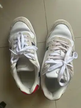 Preloved sepatu lacoste