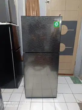 Sharp sj-246 kulkas dua pintu 220 liter like new