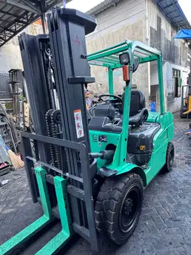 FORKLIFT BEKAS MITSUBISHI GRENDIA 3 TON MAST TRILIFT TAHUN MUDA