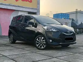 Toyota Sienta V 1.5 AT 2021