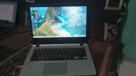 Asus VivoBook 14