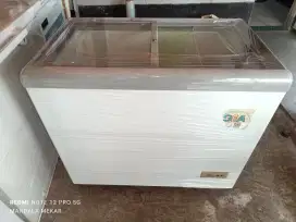 Gea frezeer kaca 200 liter ori mulus