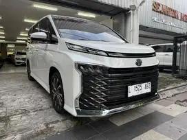 TOYOTA VOXY 2.0 TSS MATIC 2022 - ISTIMEWA