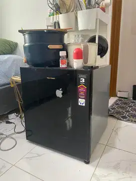 Kulkas Mini Polytron (Area Freezer Luas)