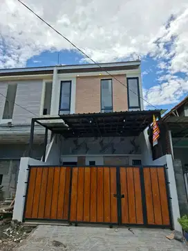 Rumah 2.5 Lantai Lokasi Pepe Sedati Juanda Sidoarjo