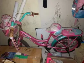 Sepeda anting anak cewek
