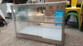 Etalase Kaca pintu geser