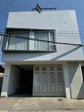 Dijual/Disewakan Rumah modern minimalis,Cocok untuk usaha