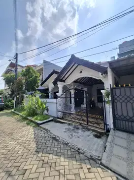 Dijual Rumah Minimalis Modern & Terdapat Taman Kecil di Bekasi