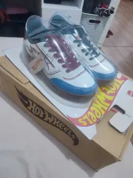 Sepatu aero street x hot wheels size 43 insole 27.9 cm