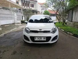 KIA Rio SE mt 2014 putih
