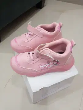 Sepatu anak no. 29 usia 6-4 tahun