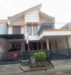 Rumah Cantik Asri Luas Tanah 135 Meter di Kemang Pratama