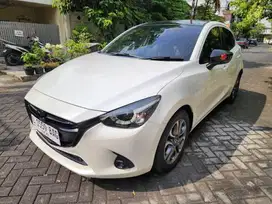 MAZDA 2 1.5 GT [GRAND TOURING] SKYACTIVE MATIC THUN 2017 PUTIH SRABAYA