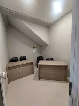 Disewakan Ruko 3 Lantai Semifurnish Di jl. Terusan Jakarta Antapani