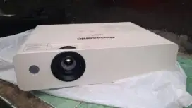 Proyektor Panasonic LB-300 XGA