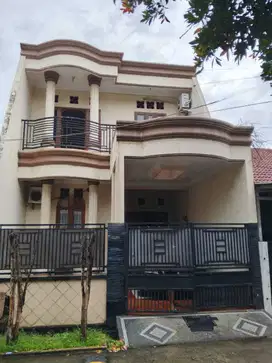 JUAL CEPAT!! Rumah 2 Lantai di Komplek Bintara Dekat ke Stasiun Cakung