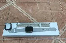 Apple Watch 8 Starlight