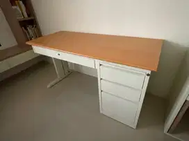 Meja kantor Informa