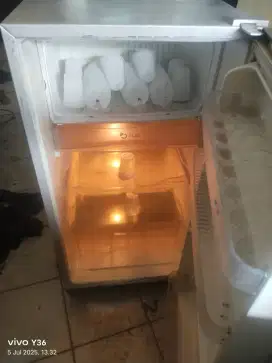 Di jual cepat kulkas 1 pintu orian