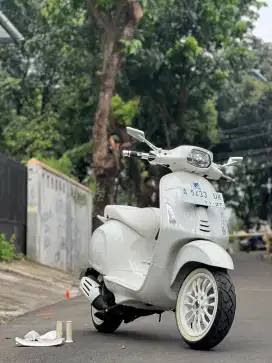 Vespa sprint justin bieber km 1700 ( jb sprint anniv limited gts )