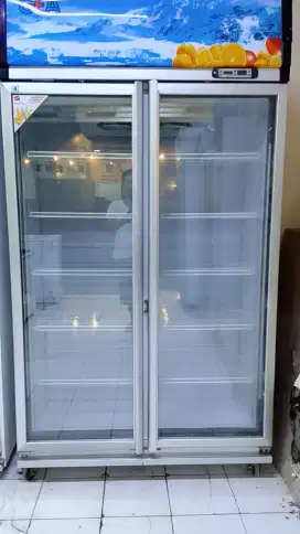 Showcase 2 pintu