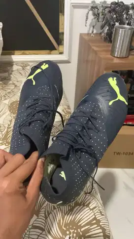 Sepatu bola puma uk 45