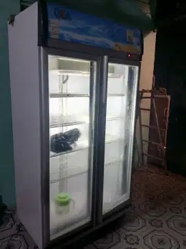 showcase 2 pintu merk GEA kapasitas 800lt