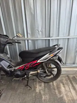 Supra X 125 warna hitam tahun 2011