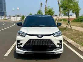 (KM 18 RIBU) TOYOTA RAIZE 1.0 TURBO GR SPORT TSS PUTIH TWO TONE 2021