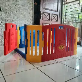 Pagar bermain untuk anak