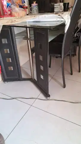 MEJA MAKAN MINIMALIS